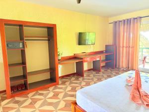 TV a/nebo společenská místnost v ubytování P1 Resort + 10 fotografií