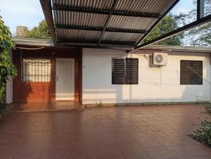 an outside view of a house with a pergola at Morada Donatella in Posadas +2 photos