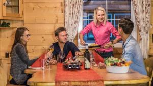 Ospiti di Almdorf im Winkl - Blockhüttendorf in Gröbming