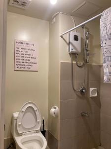 Ένα μπάνιο στο 1106 Avida Tower 4 Atria Iloilo Pool Vies Studio Unit Comfy Cozy +2 φωτογραφίες