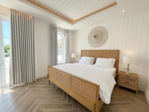 Ένα ή περισσότερα κρεβάτια σε δωμάτιο στο Chic & Spacious 4BR Luxury Villa with Pool +30 φωτογραφίες