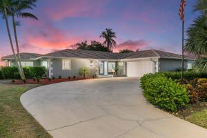 Κήπος έξω από το Stunning Lakefront Retreat - Pool - Hot Tub