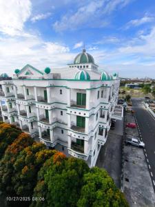 Το κτήριο όπου στεγάζεται  το ξενοδοχείο διαμερισμάτων