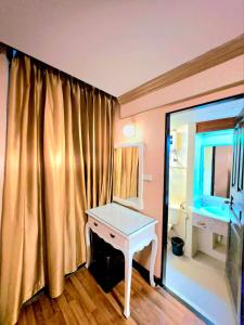 Postel nebo postele na pokoji v ubytování Hotel De Khuvieng