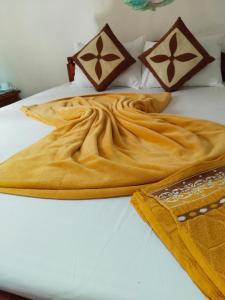 a bed with a blanket on top of it at Ella Summer Leisure in Ella