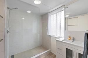 Ένα μπάνιο στο CBD Holiday Home +12 φωτογραφίες