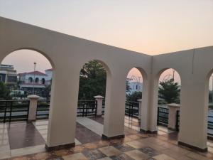 Balkoni atau teres di Elegance Abounds +13 gambar