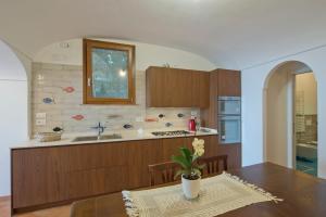 A kitchen or kitchenette at Villa Gaetano Praiano