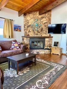 a living room with a couch and a fireplace at Bearadise Cabin in Sugarloaf