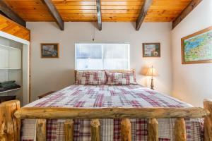 a bedroom with a large bed in a room at Bearadise Cabin in Sugarloaf
