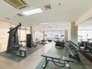 Γυμναστήριο ή/και όργανα γυμναστικής στο Sudirman Suites by Eazystay
