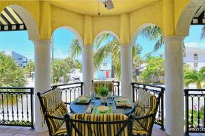 En balkon eller terrasse på Monarch Villa - 5542 W