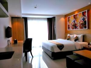 Postel nebo postele na pokoji v ubytování Wing Hotel Kualanamu Airport + 183 fotografií