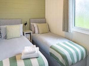 Giường trong phòng chung tại Kings Moor Retreat 1 - Uk50821