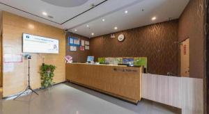 a lobby with a reception desk and a presentation at 7 Days Premium Jinan Gaoxin Qu Wanda Plaza in Jinan