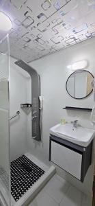 Ένα μπάνιο στο Balcony Hotel