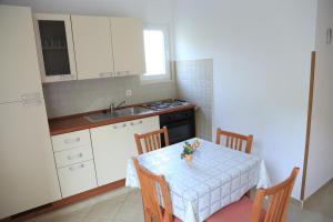 Kuchyň nebo kuchyňský kout v ubytování Apartments Antunović