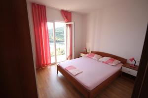 Postel nebo postele na pokoji v ubytování Apartments Antunović