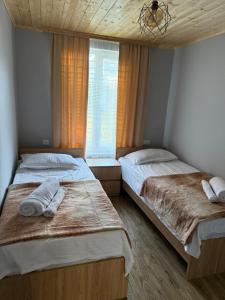 Postel nebo postele na pokoji v ubytování guesthouse twins in svaneti + 10 fotografií