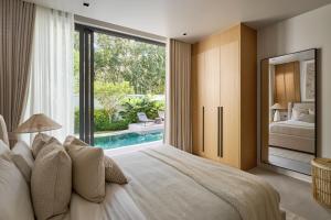 Ένα ή περισσότερα κρεβάτια σε δωμάτιο στο Premium Villa Botanica 3-BR with Pool and Garden +44 φωτογραφίες