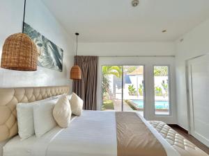Giường trong phòng chung tại Pineale Villas, Resort and Spa +92 ảnh