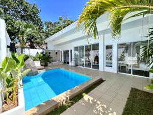 Swimmingpoolen hos eller tæt på Pineale Villas, Resort and Spa