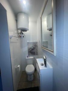 Ένα μπάνιο στο La suite Maud