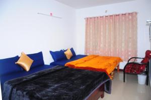 Giường trong phòng chung tại A L Residency +3 ảnh