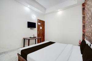 A television and/or entertainment centre at Collection O Palwal-Aligarh Crossway Formerly Hotel Kadamb Még 21 kép