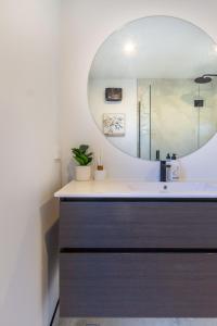 Ένα μπάνιο στο Urban Loft Near Westfield Mall Walk Everywhere +28 φωτογραφίες