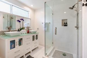 a bathroom with two sinks and a shower at Hillside Hideaway - Private Woodland Hills Canyon Suite in Woodland Hills +45 photos
