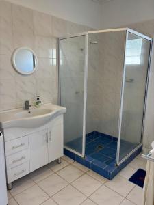 Koupelna v ubytování Island Dreams Villa, Coastal Paradise in Vanuatu + 23 fotografií