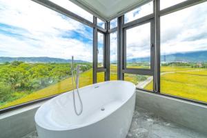 Nespecifikovaný výhled na hory nebo výhled na hory při pohledu z vily