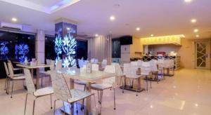 Restaurace v ubytování Lovina Inn Hotel Batam
