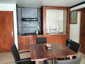 Η κουζίνα ή μικρή κουζίνα στο Villa Biyu Siyu