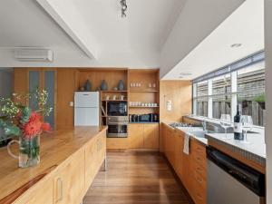 Kuchyň nebo kuchyňský kout v ubytování Homestead by the Bay, Old Dunsborough