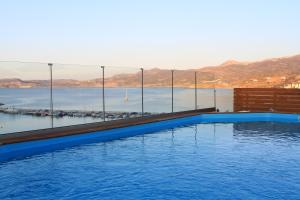 Swimmingpoolen hos eller tæt på Itanos
