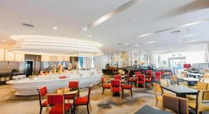 A restaurant or other place to eat at Grand Soluxe Zhongyou Hotel Shenzhen