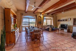 Χώρος καθιστικού στο Orchidea Xaghra