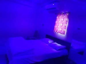 Postel nebo postele na pokoji v ubytování SPOT ON Hotel Ayush Inn