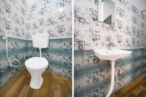 un baño con inodoro y lavabo en SPOT ON Hotel Gold Inn, en Bheta