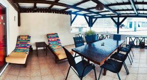 a patio with a table and chairs and a table and chairs at Studio Manguillier in Trou d'Eau Douce