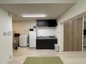 a kitchen with a sink and a refrigerator at 板橋 RCアネックス Rc205 in Tokyo