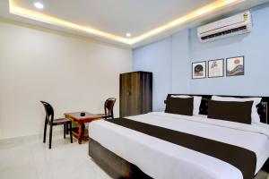 Postel nebo postele na pokoji v ubytování Hotel O S-Square