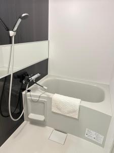 a white bathroom with a sink and a toilet at ブレイブベース糸島 in Itoshima