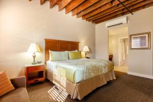 Postel nebo postele na pokoji v ubytování Jackson Park Inn, an Ascend Collection Hotel + 47 fotografií