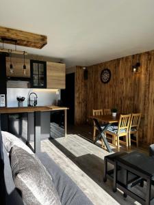 Køkken eller tekøkken på Studio magnifique avec chambre et vue magique