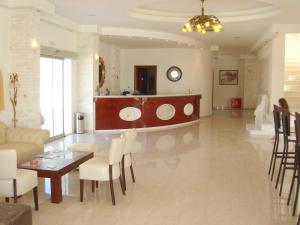 Royal Beach Hotel的休息区