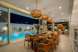 Πισίνα στο ή κοντά στο King Villa & Spa Hoi An