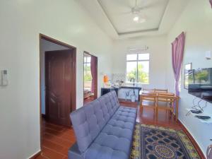 Et opholdsområde på Che Deris Garden Cottage with Riverview